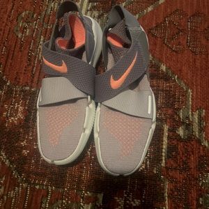 Nike free running motion, size 8 grey/orange